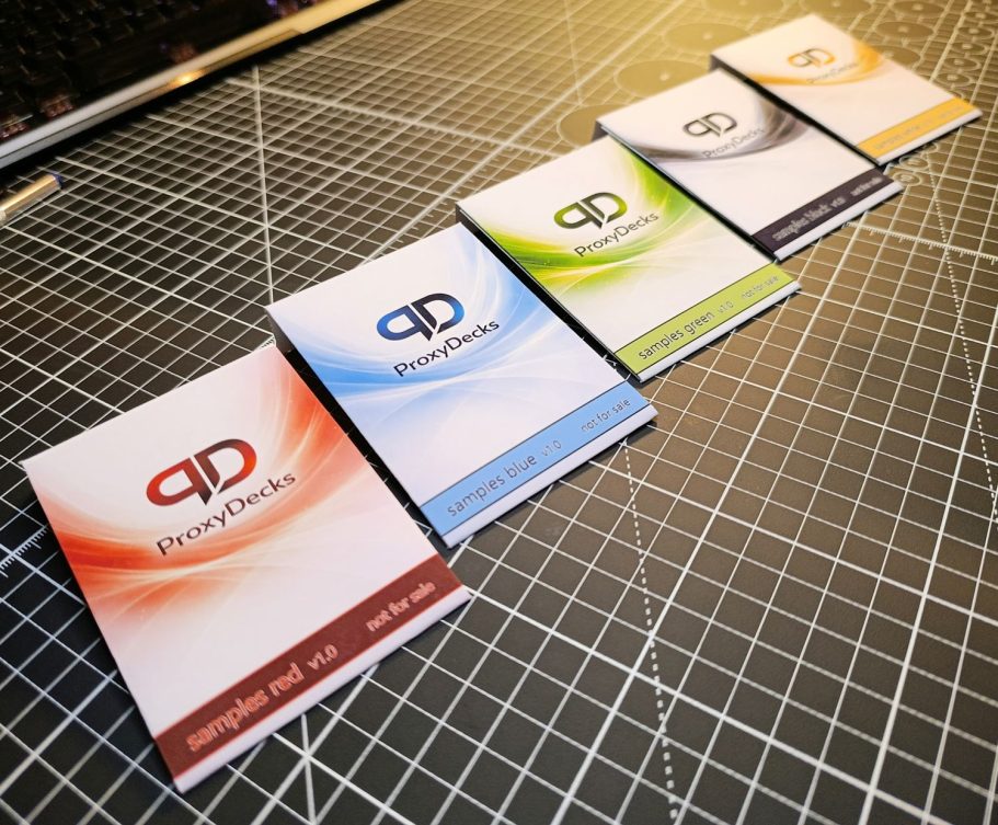 Musterbestellung selbstgestaltete verschiedenfarbige Verpackungen für jeweilige Samples